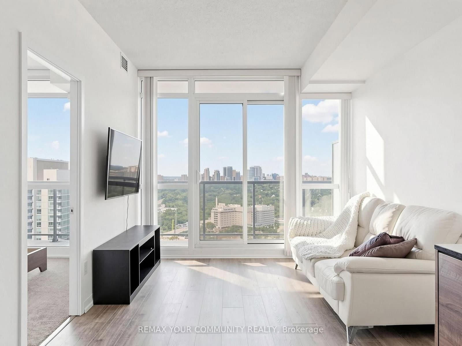 121 Mcmahon Drive, Unit 3302 thumbnail 22