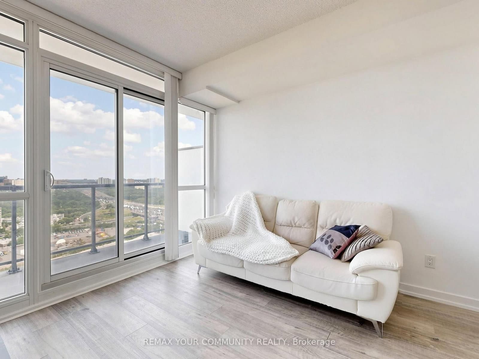 121 Mcmahon Drive, Unit 3302 thumbnail 24