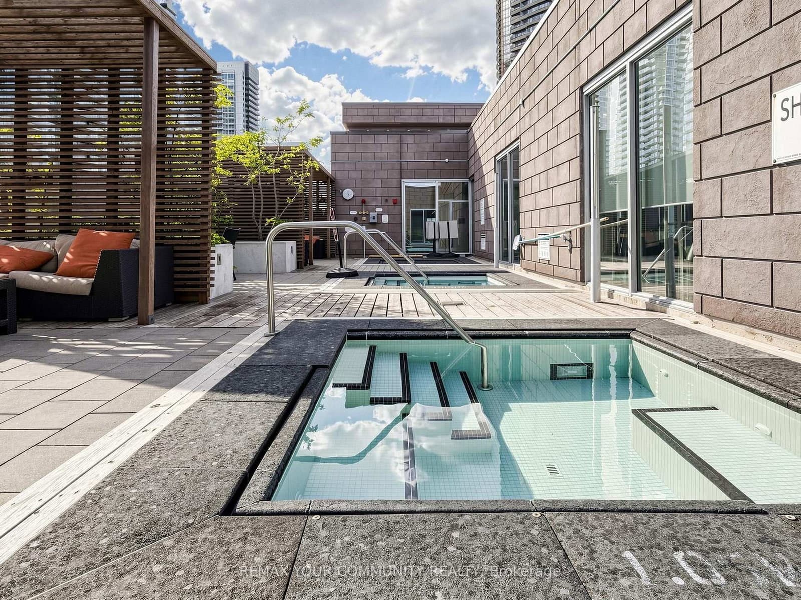 121 Mcmahon Drive, Unit 3302 thumbnail 32