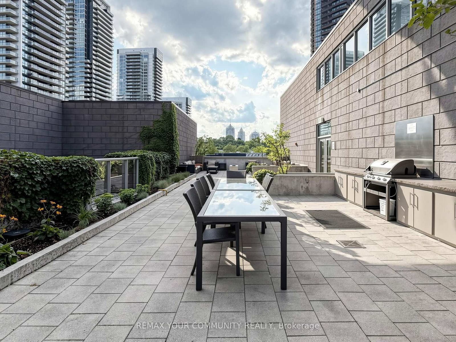 121 Mcmahon Drive, Unit 3302 thumbnail 35