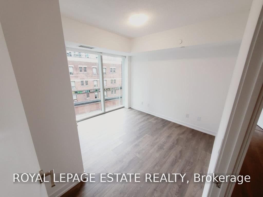 219 Dundas Street E, Unit 303 thumbnail 12