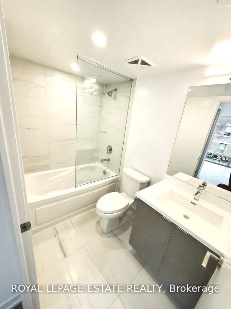 219 Dundas Street E, Unit 303 thumbnail 13