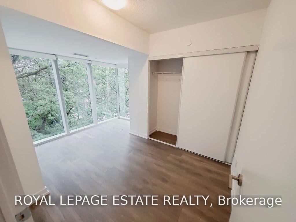 219 Dundas Street E, Unit 303 thumbnail 3