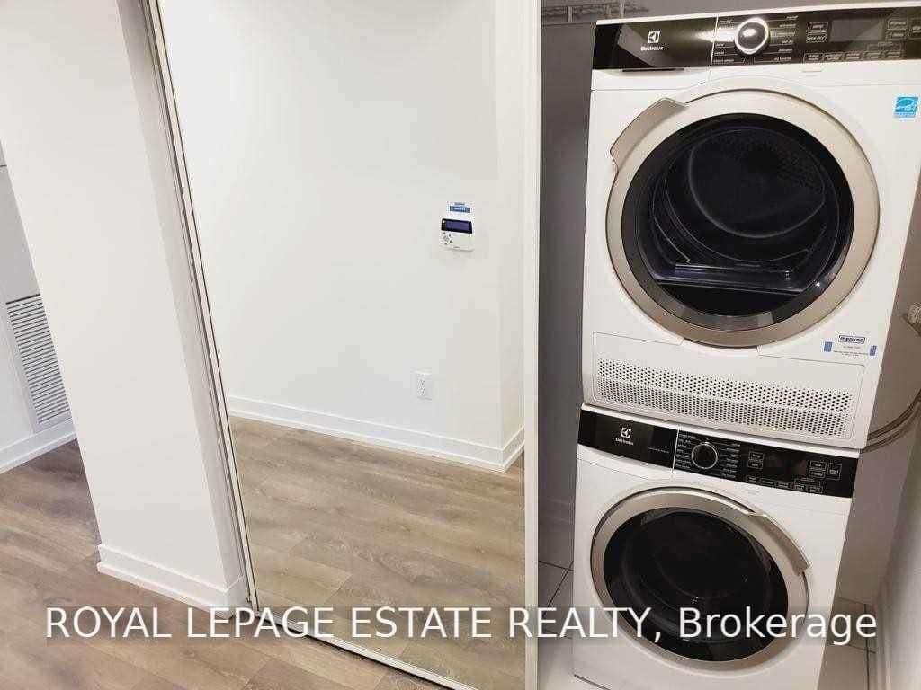 219 Dundas Street E, Unit 303 thumbnail 5