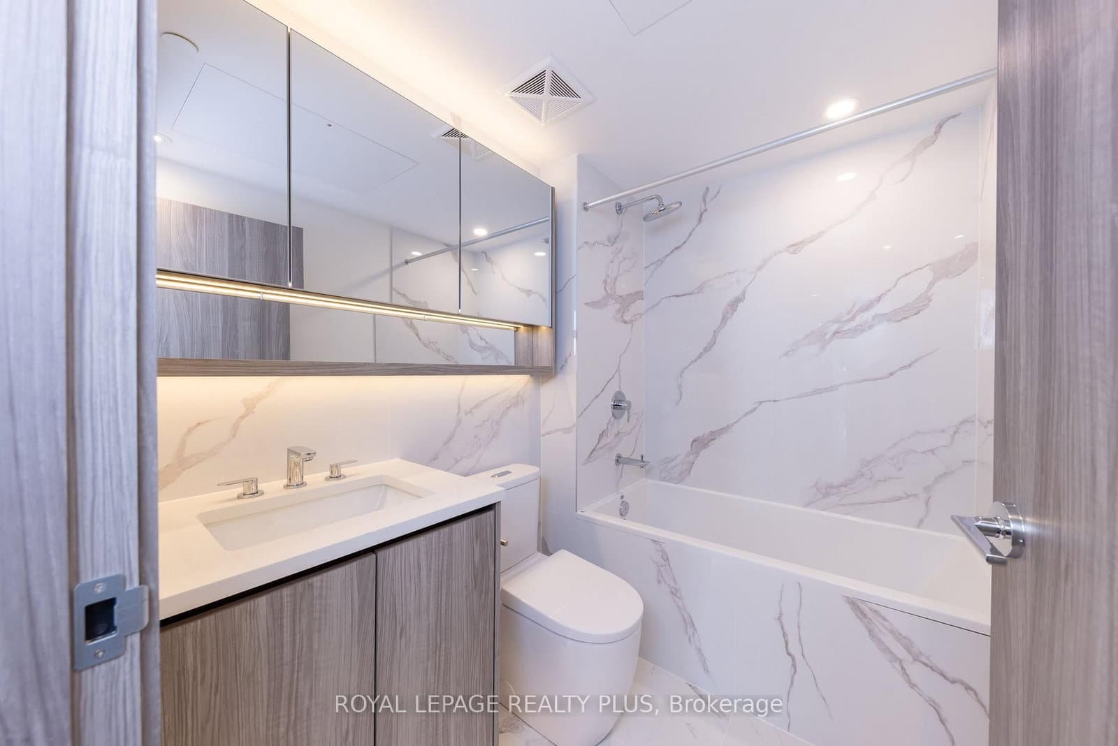 68 Esther Shiner Boulevard, Unit 662 thumbnail 21