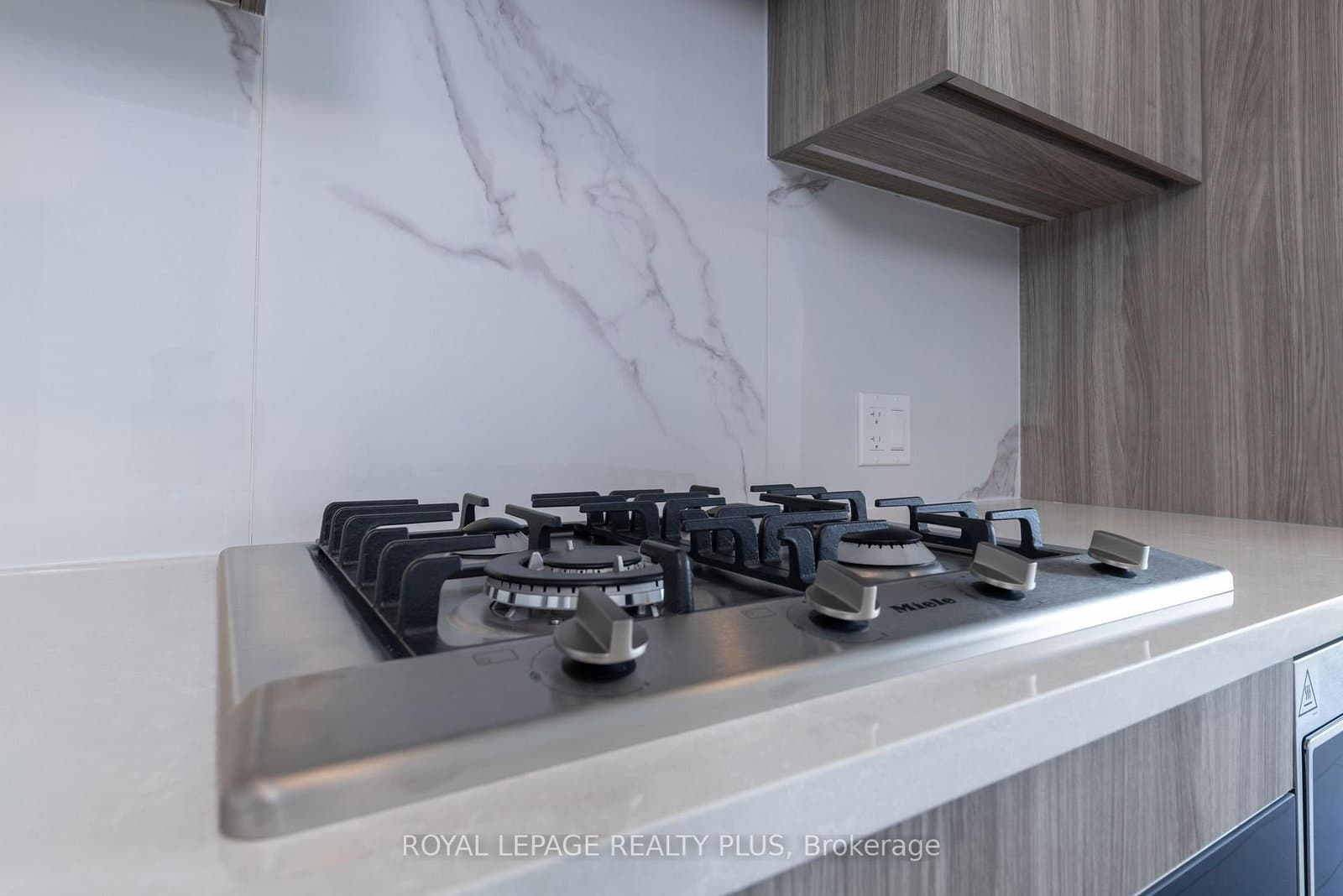 68 Esther Shiner Boulevard, Unit 662 thumbnail 8