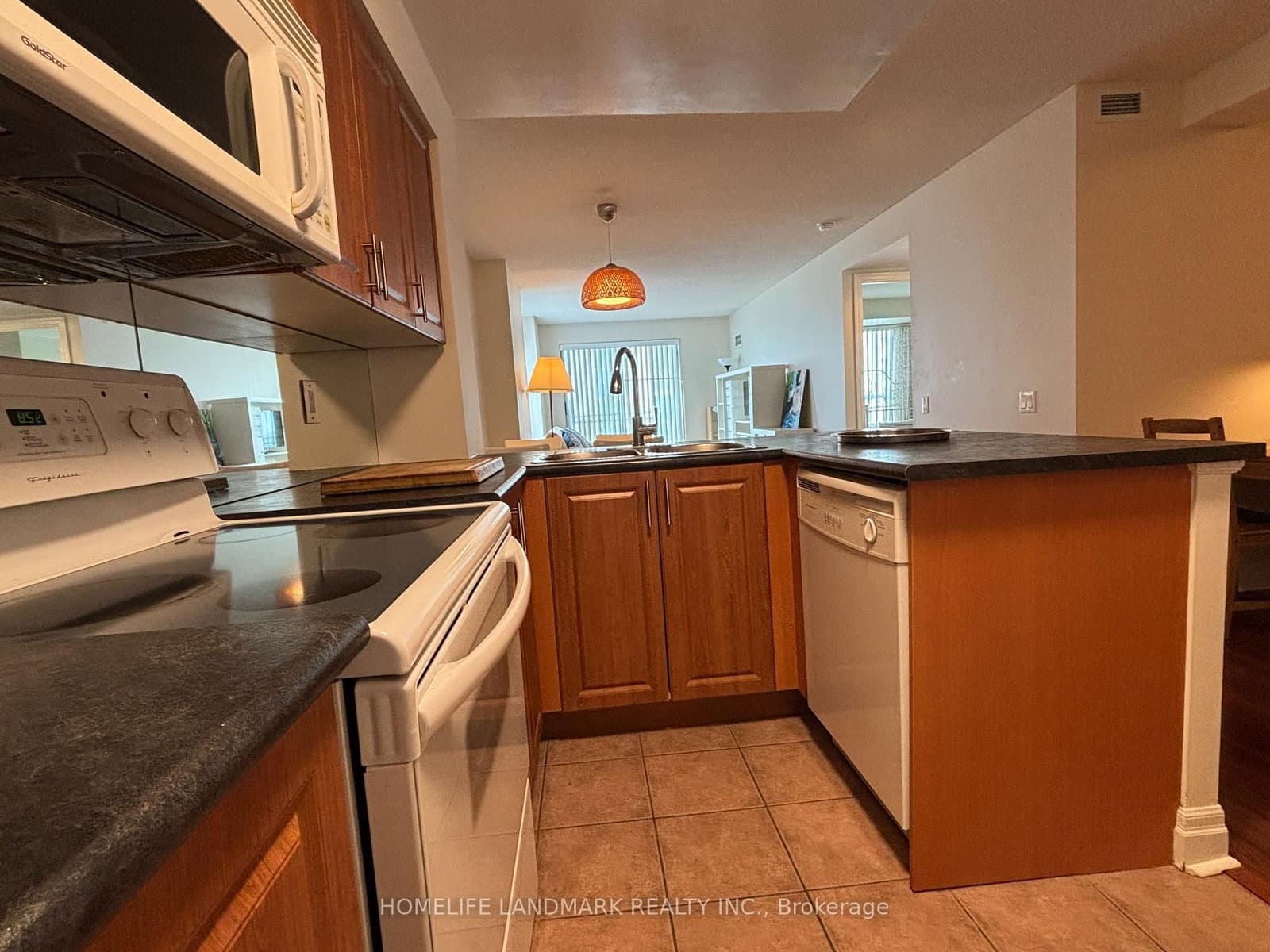 21 Hillcrest Avenue, Unit 902 thumbnail 16