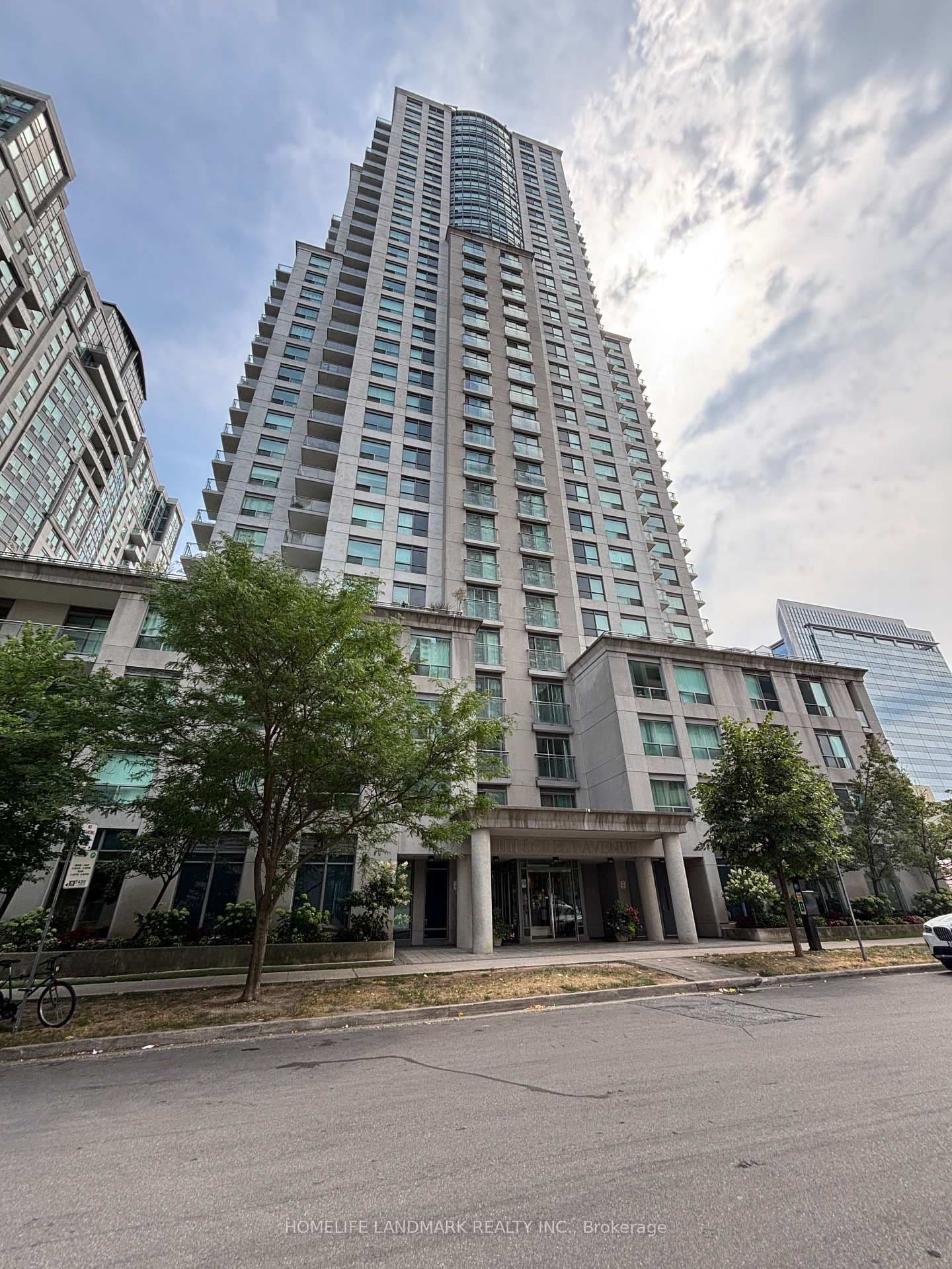21 Hillcrest Avenue, Unit 902 thumbnail 2