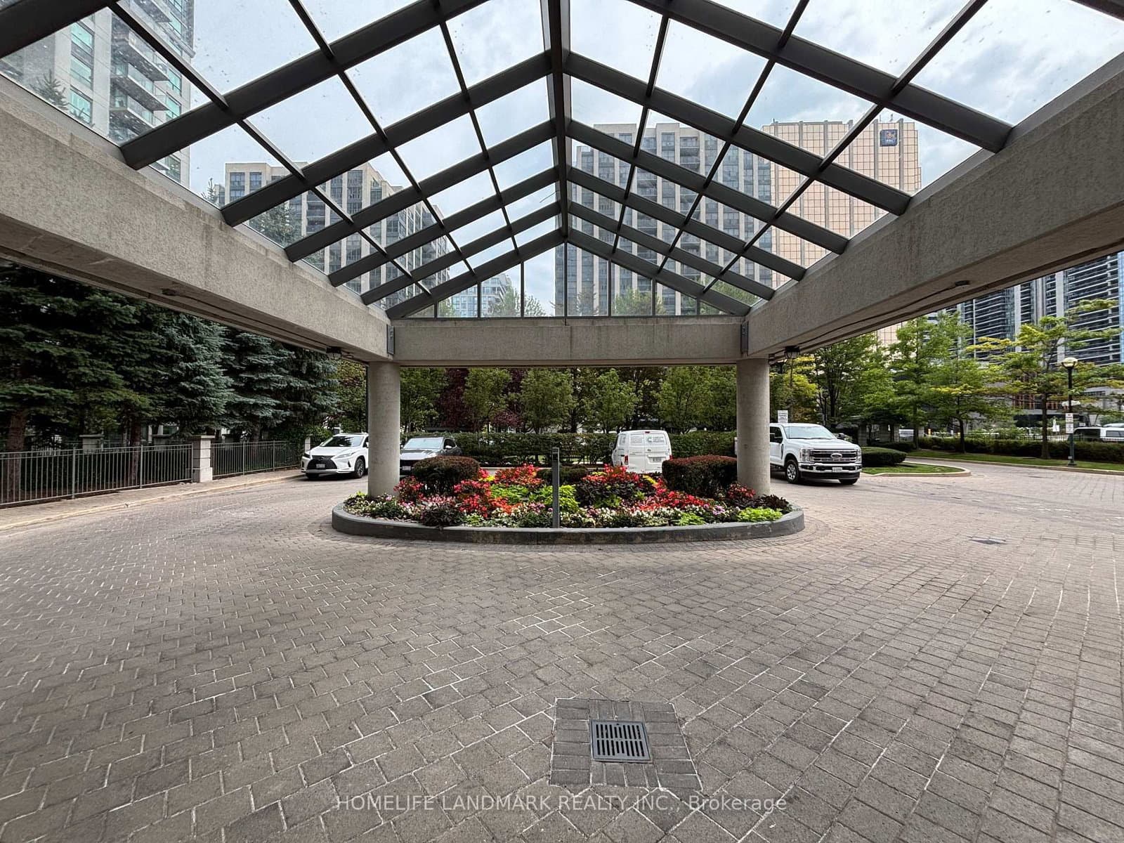 21 Hillcrest Avenue, Unit 902 thumbnail 4