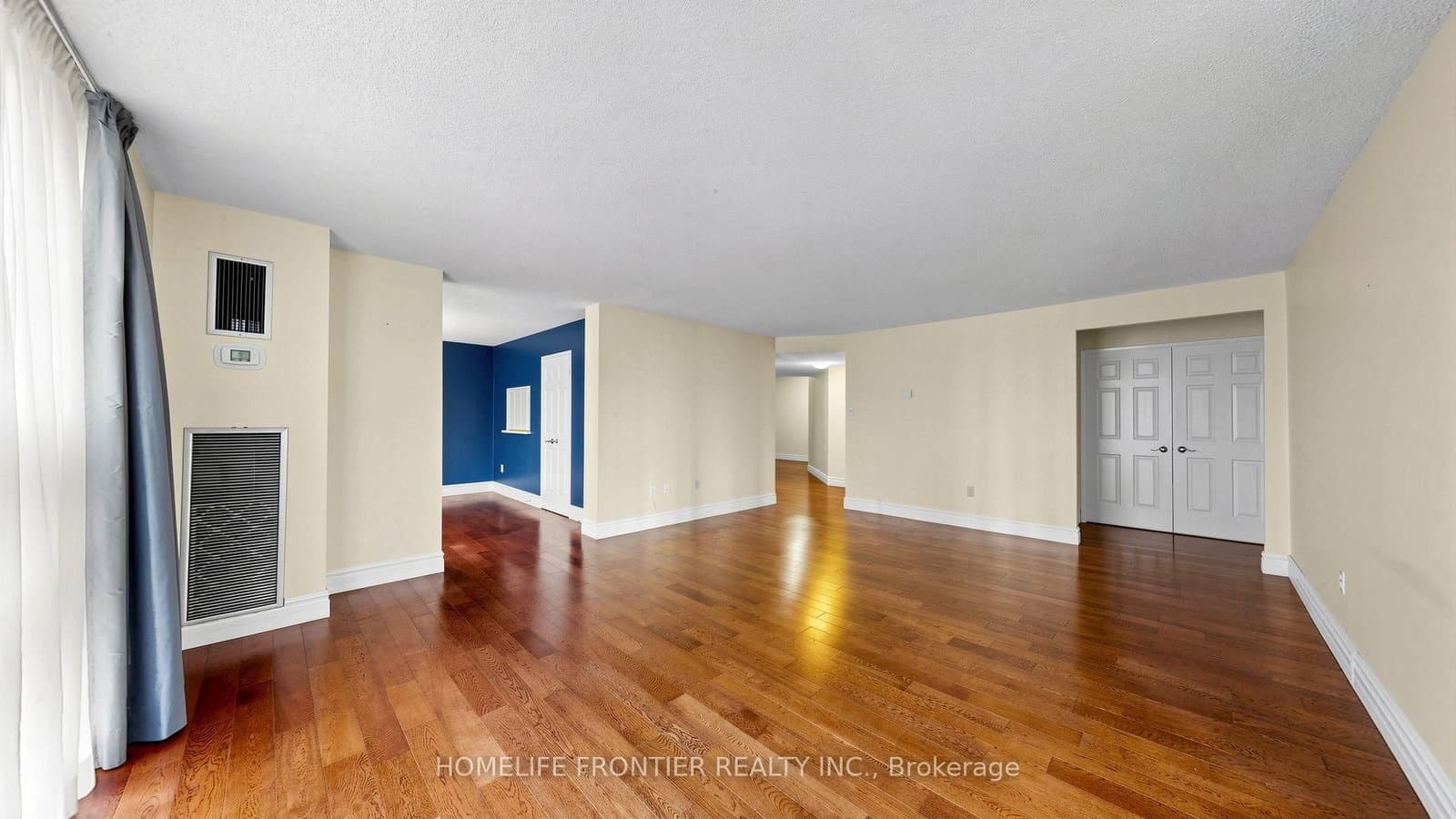 131 Beecroft Road, Unit 203 thumbnail 12