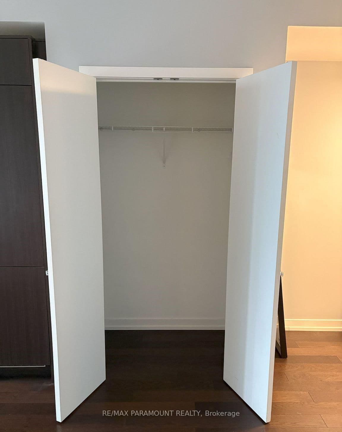 21 Widmer Street, Unit 1103 thumbnail 10