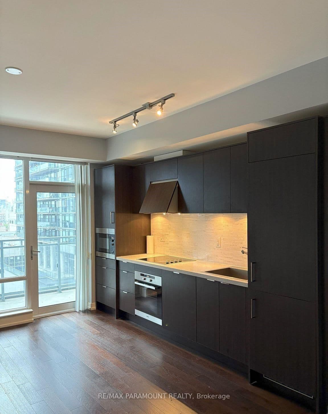 21 Widmer Street, Unit 1103 thumbnail 11