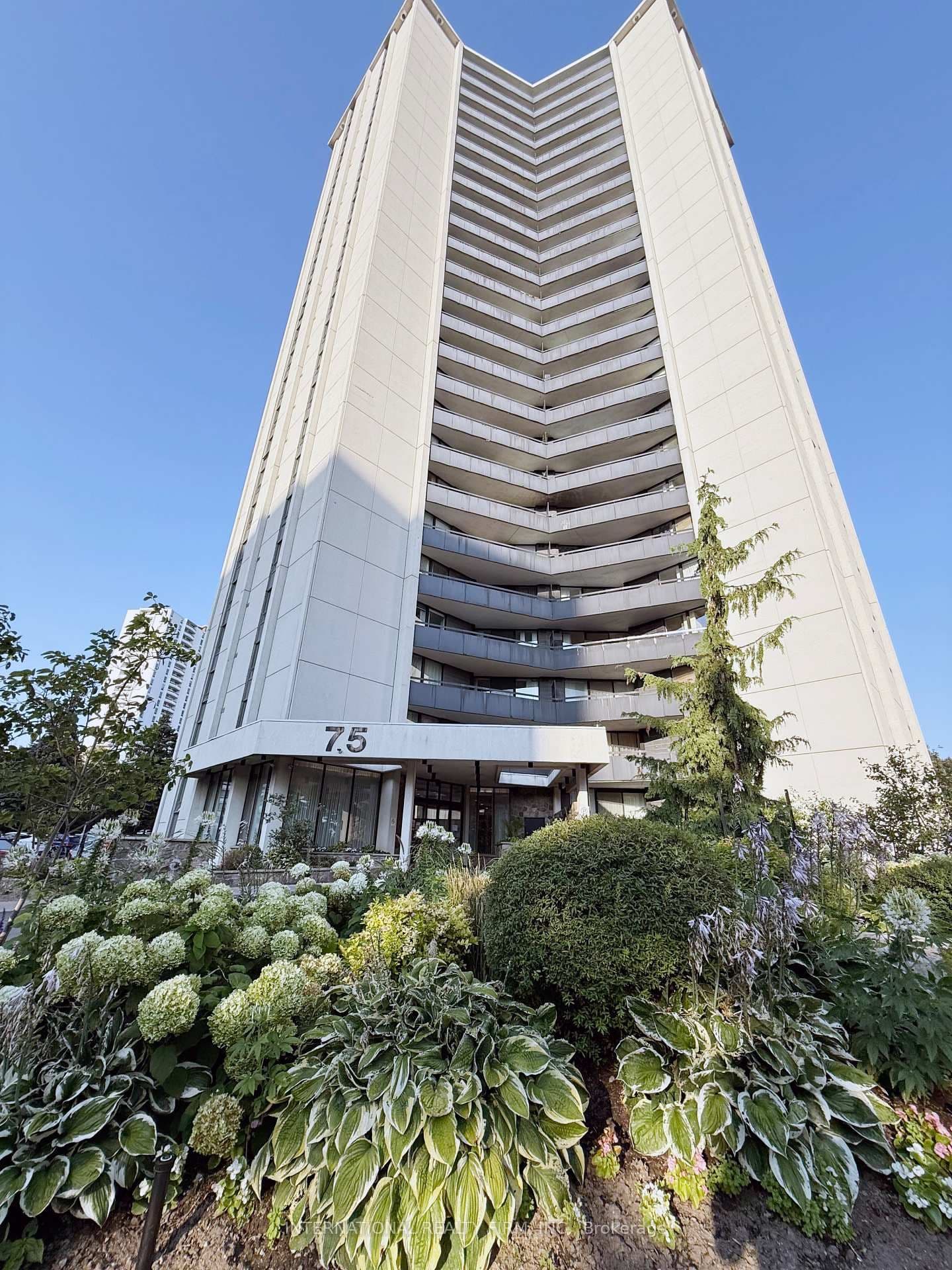 75 Graydon Hall Drive, Unit PH03 thumbnail 22