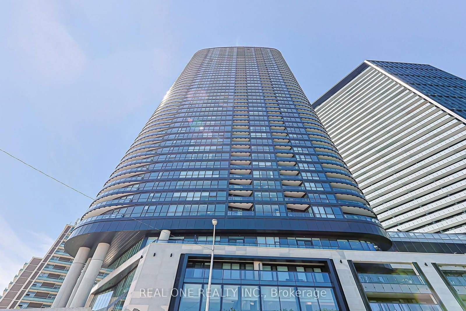 585 Bloor Street E, Unit 821 - Image 1