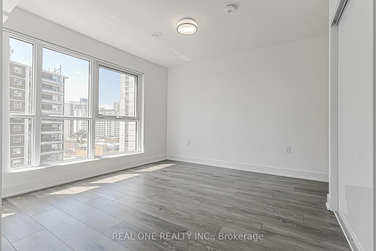 585 Bloor Street E, Unit 821 thumbnail 23