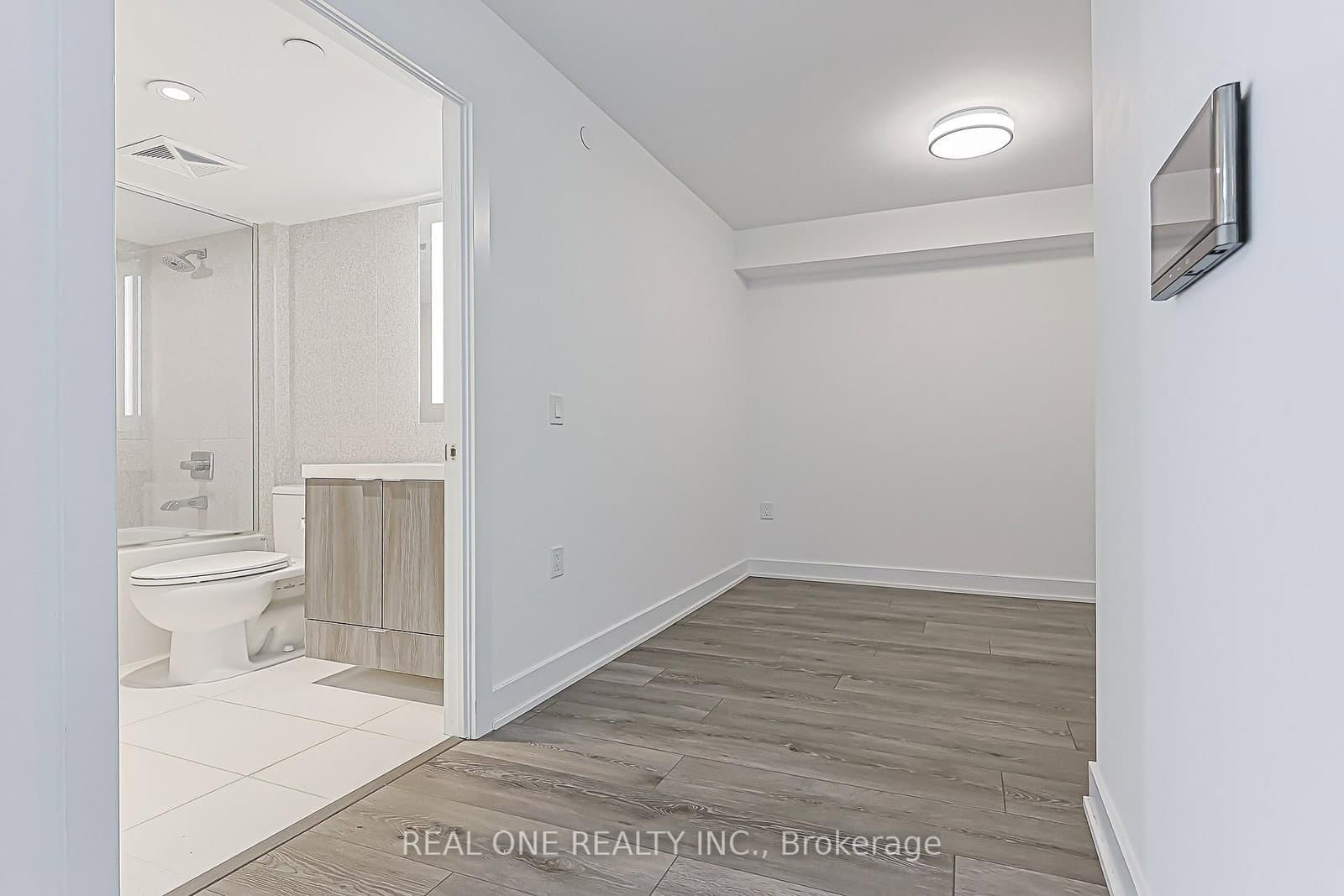 585 Bloor Street E, Unit 821 thumbnail 28