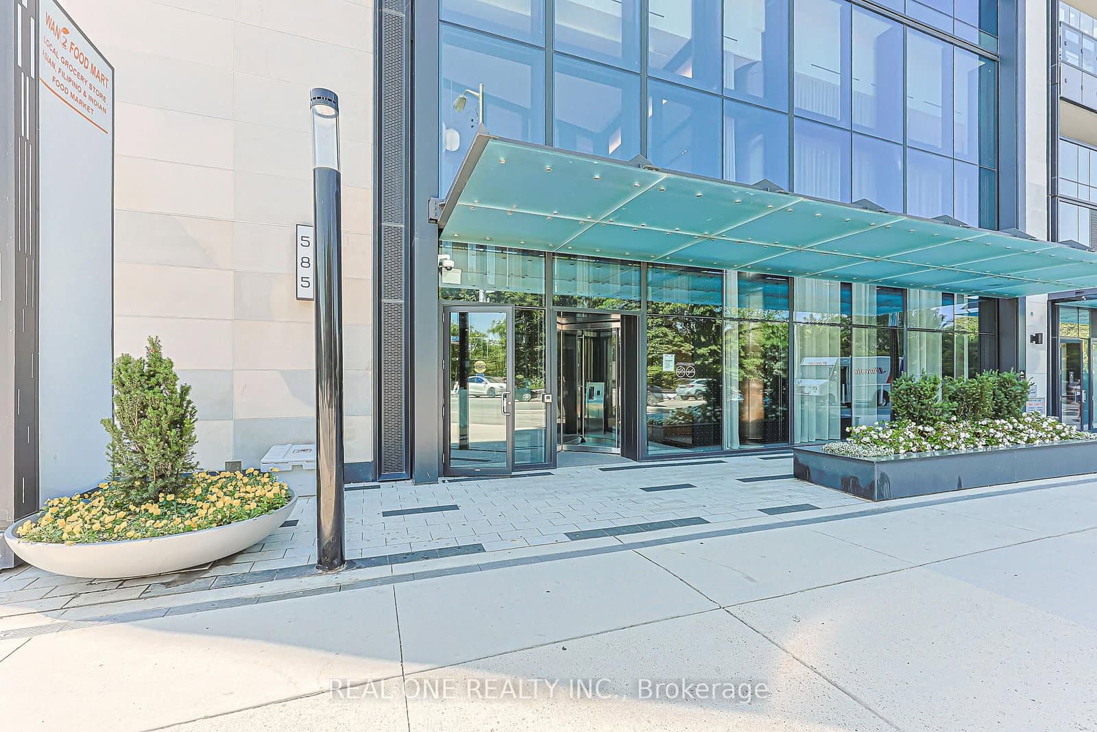 585 Bloor Street E, Unit 821 thumbnail 3