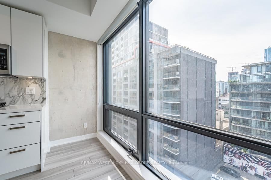 458 Richmond Street W, Unit 806 thumbnail 12