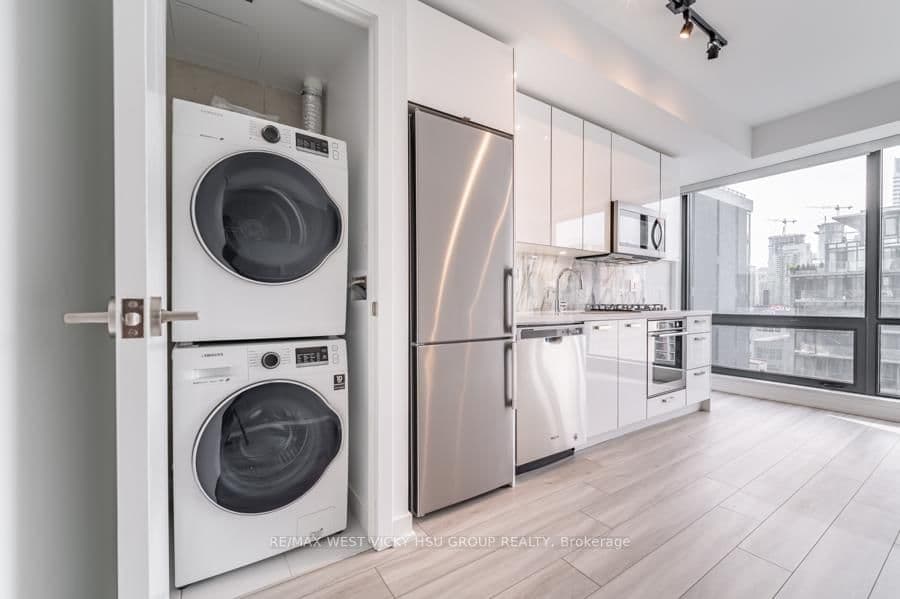 458 Richmond Street W, Unit 806 thumbnail 13