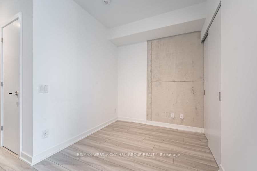 458 Richmond Street W, Unit 806 thumbnail 14