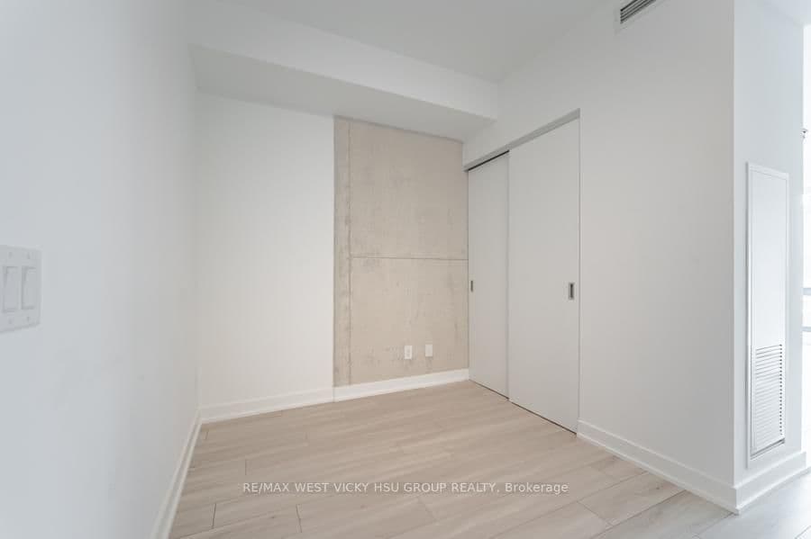 458 Richmond Street W, Unit 806 thumbnail 15