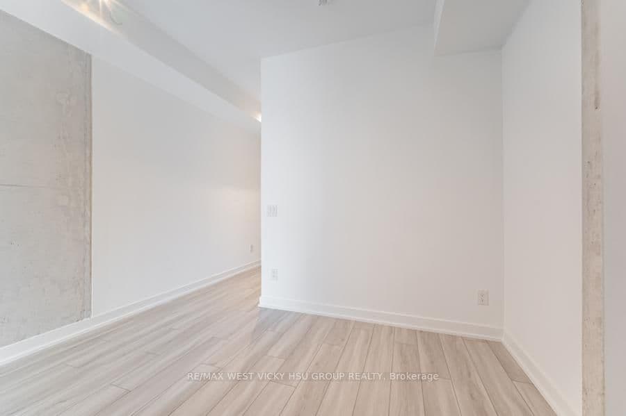 458 Richmond Street W, Unit 806 thumbnail 17