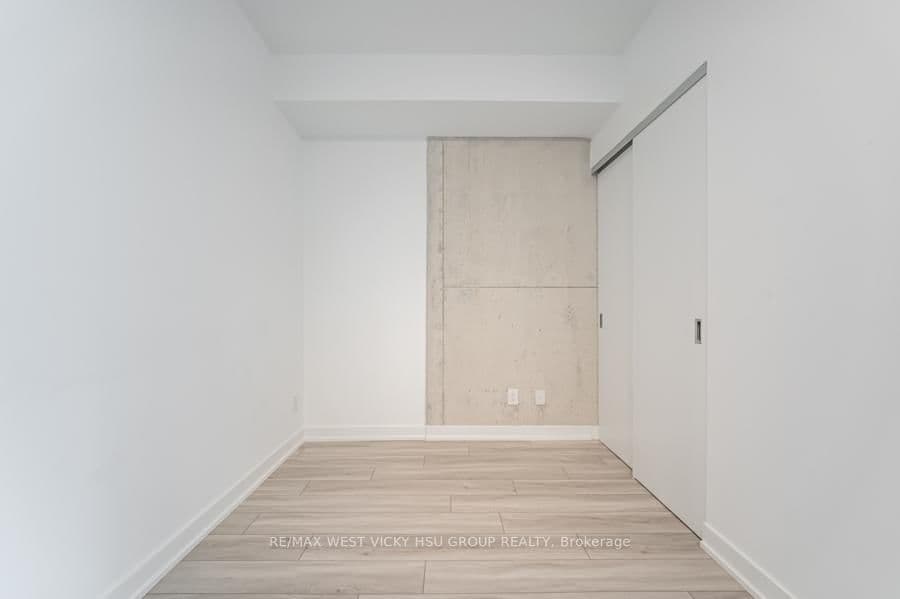 458 Richmond Street W, Unit 806 thumbnail 19
