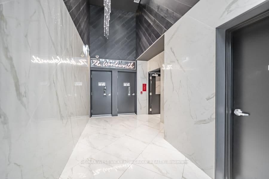 458 Richmond Street W, Unit 806 thumbnail 2