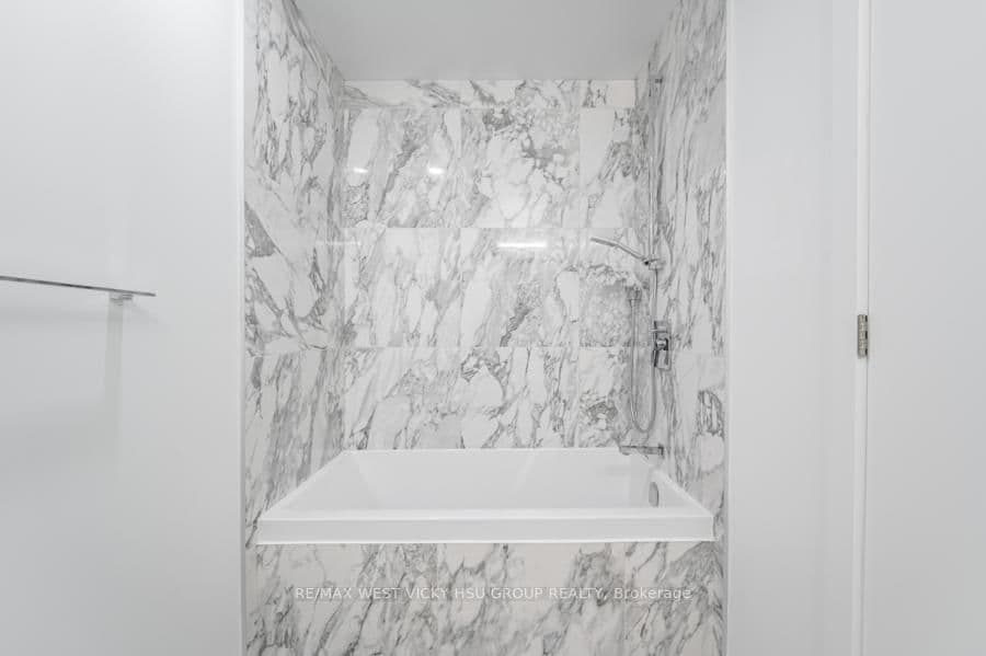 458 Richmond Street W, Unit 806 thumbnail 22