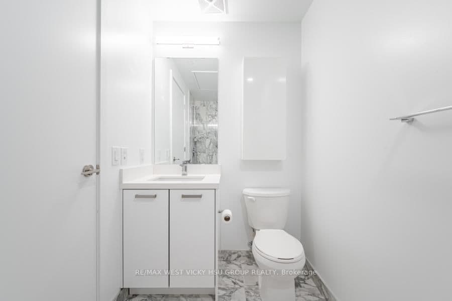 458 Richmond Street W, Unit 806 thumbnail 23