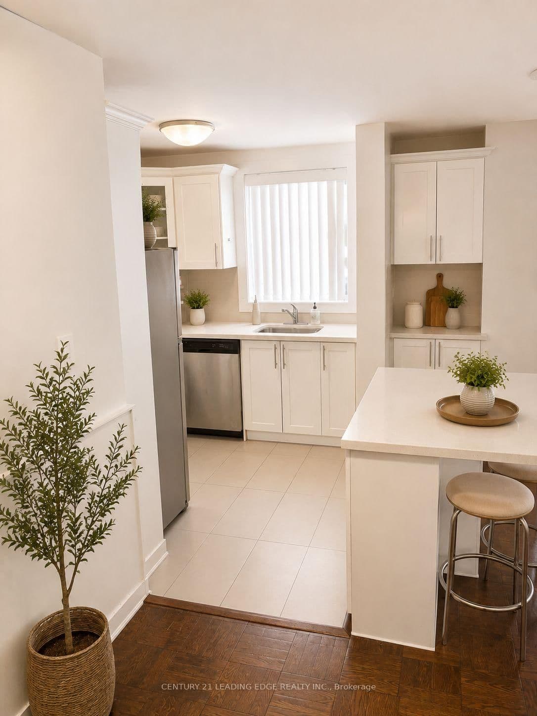 103 Avenue Road, Unit 112 thumbnail 3
