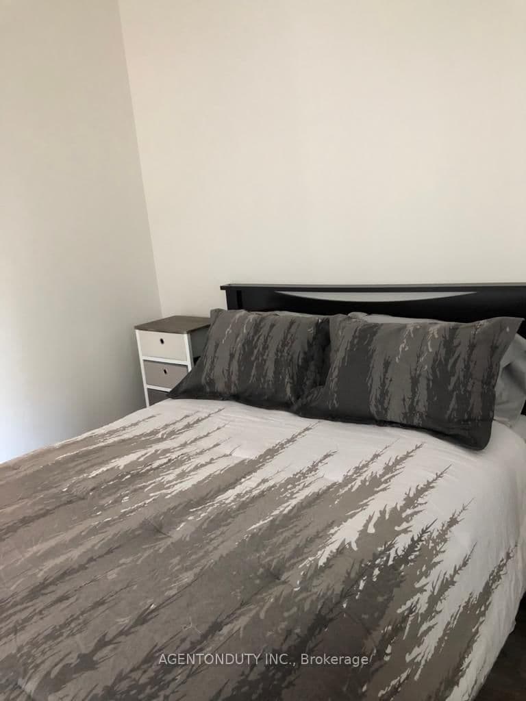 1121 Bay Street, Unit 701 thumbnail 11