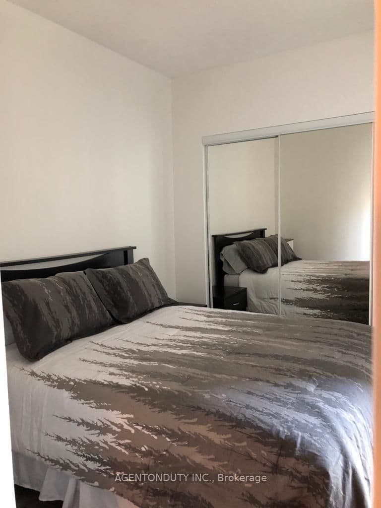 1121 Bay Street, Unit 701 thumbnail 12