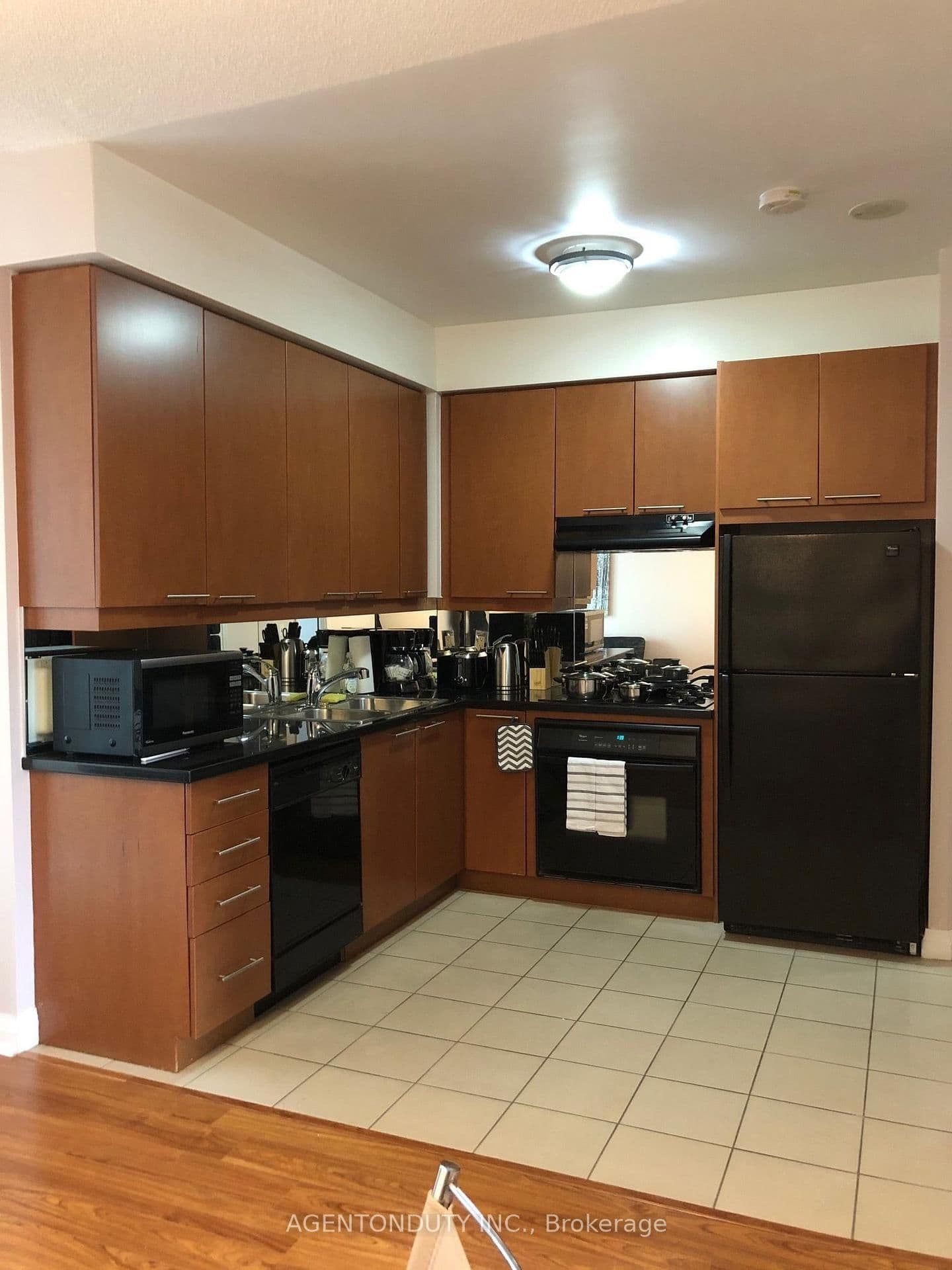 1121 Bay Street, Unit 701 thumbnail 2