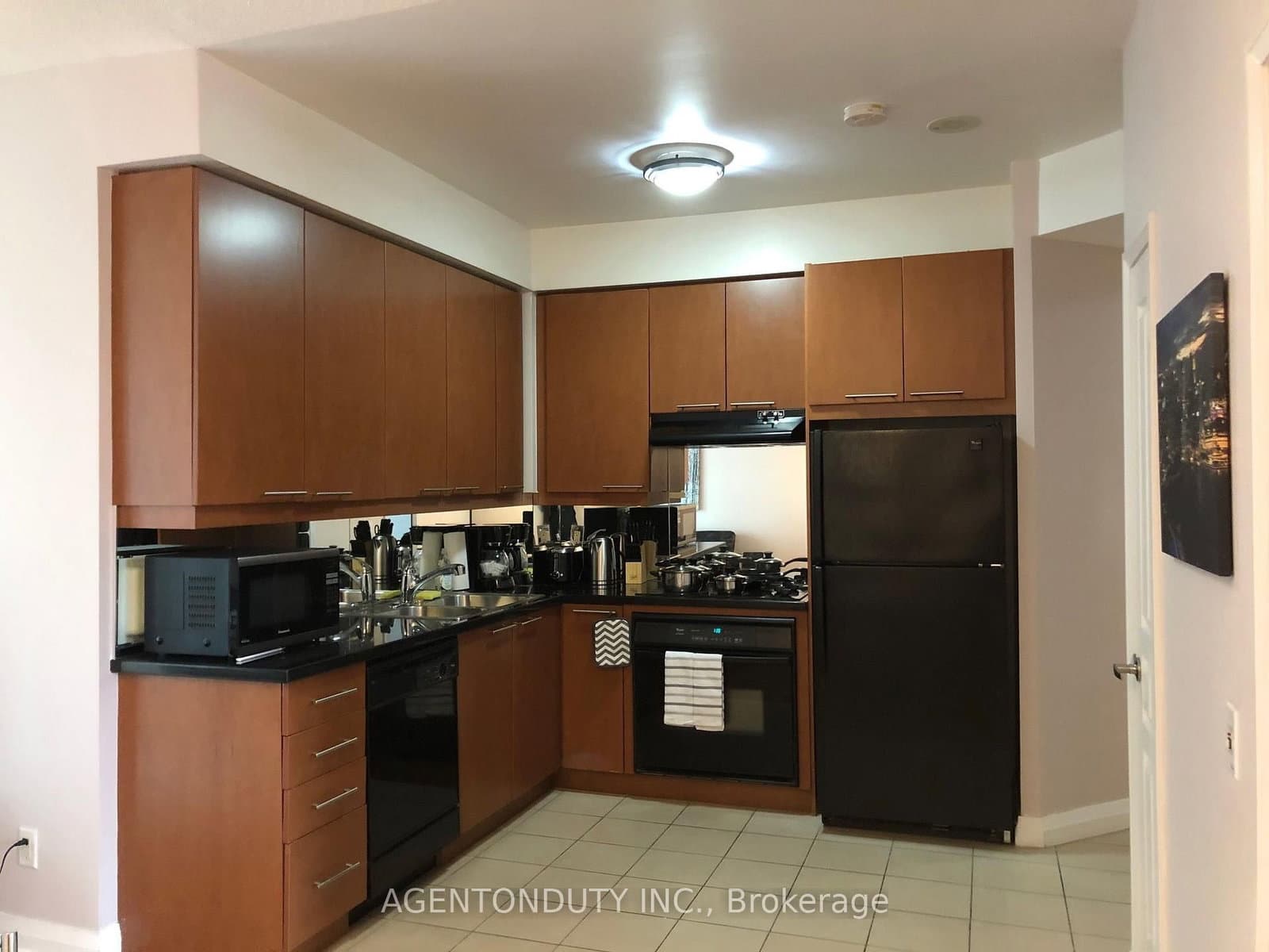 1121 Bay Street, Unit 701 thumbnail 3