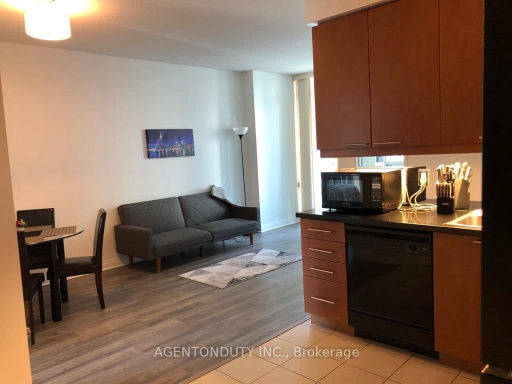 1121 Bay Street, Unit 701 thumbnail 6