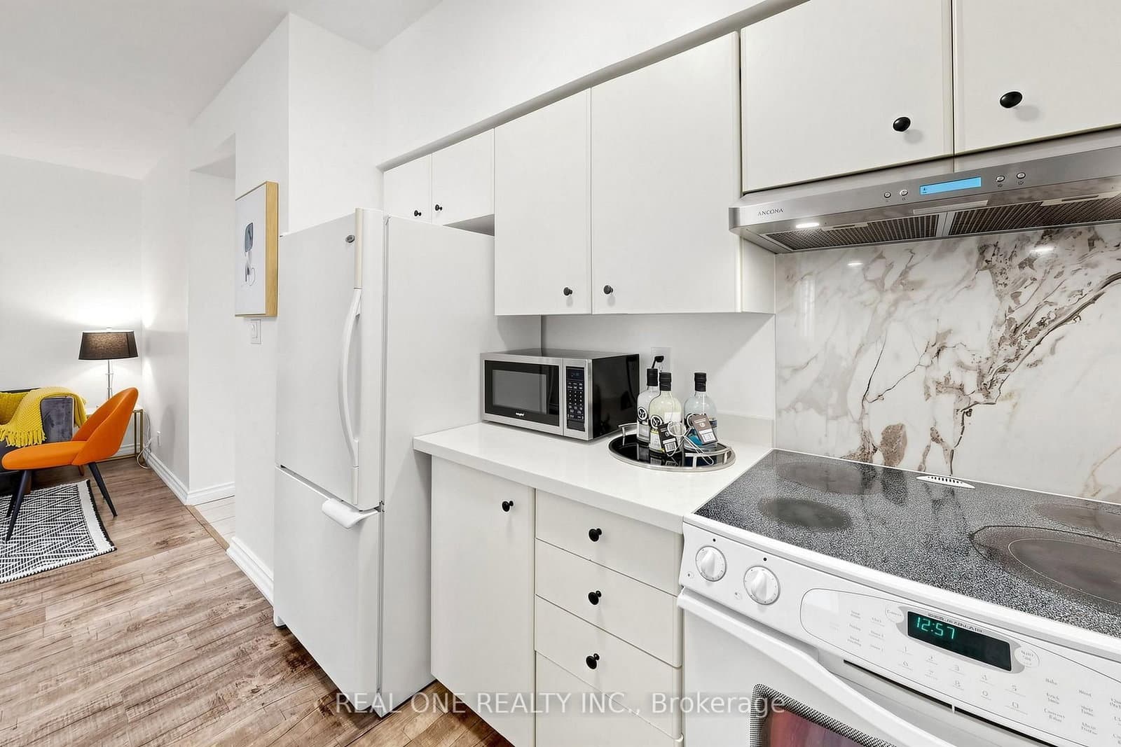 24 Wellesley Street W, Unit 306 thumbnail 22