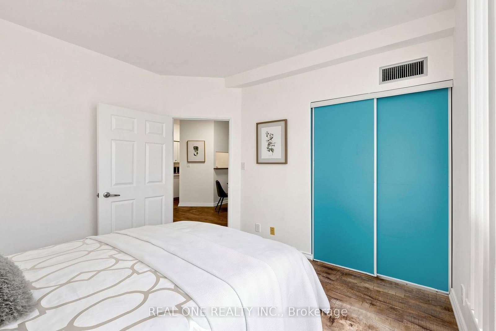 24 Wellesley Street W, Unit 306 thumbnail 32