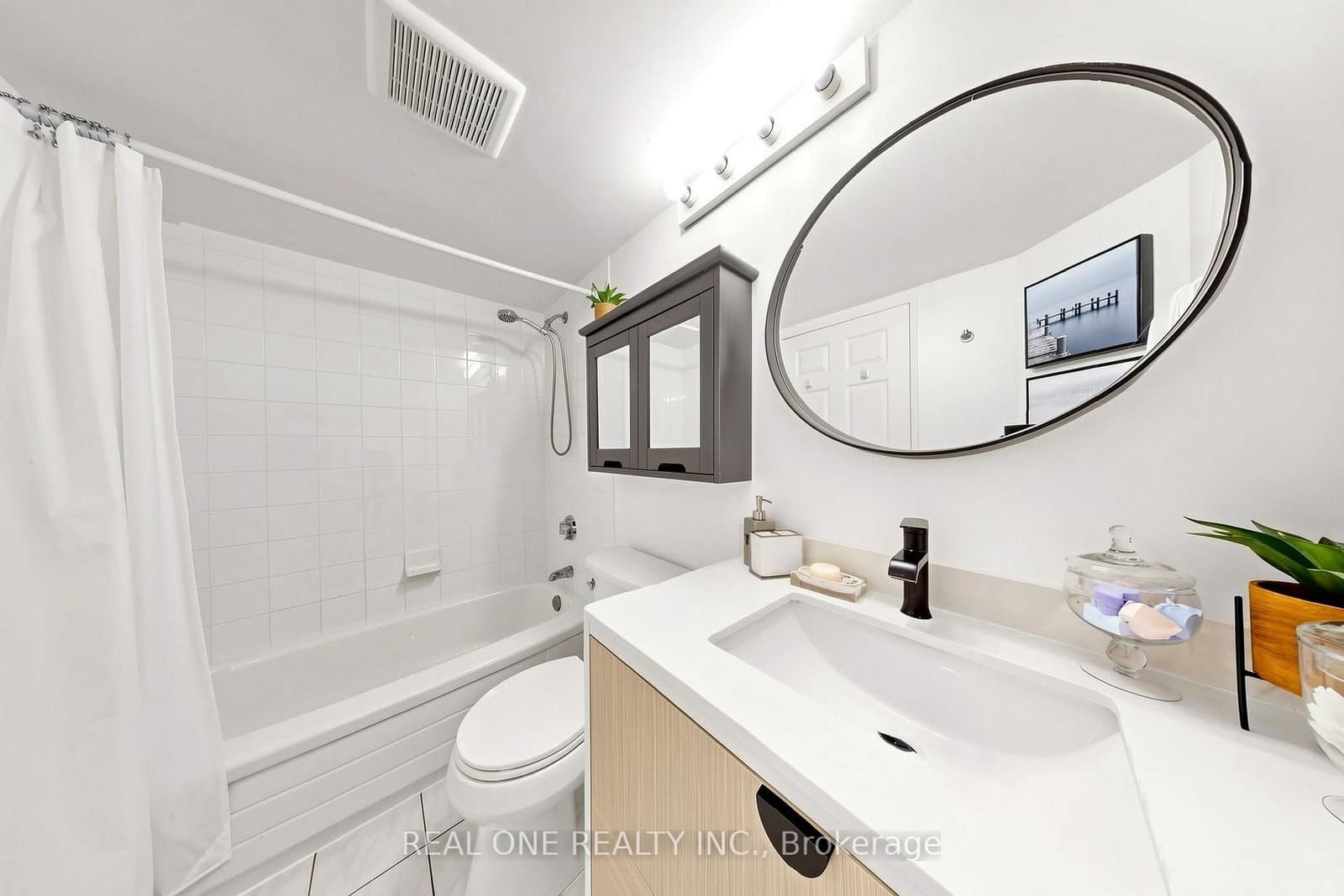 24 Wellesley Street W, Unit 306 thumbnail 39
