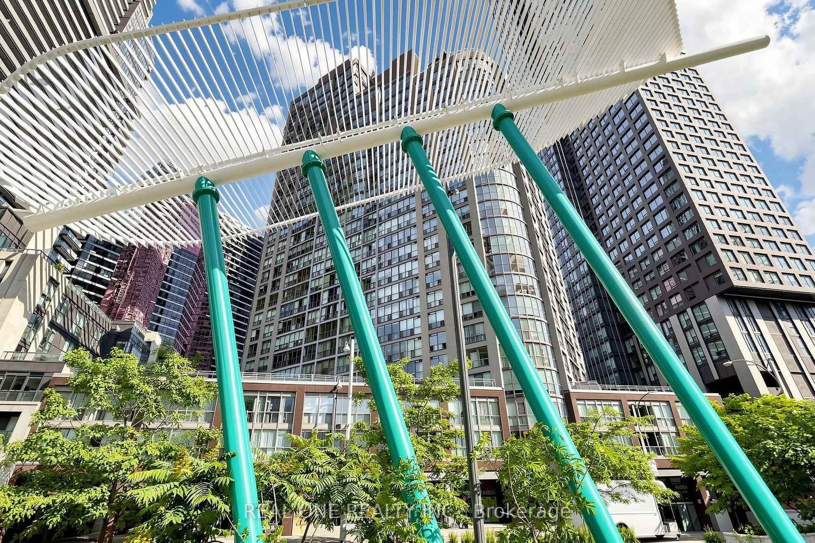 24 Wellesley Street W, Unit 306 thumbnail 4