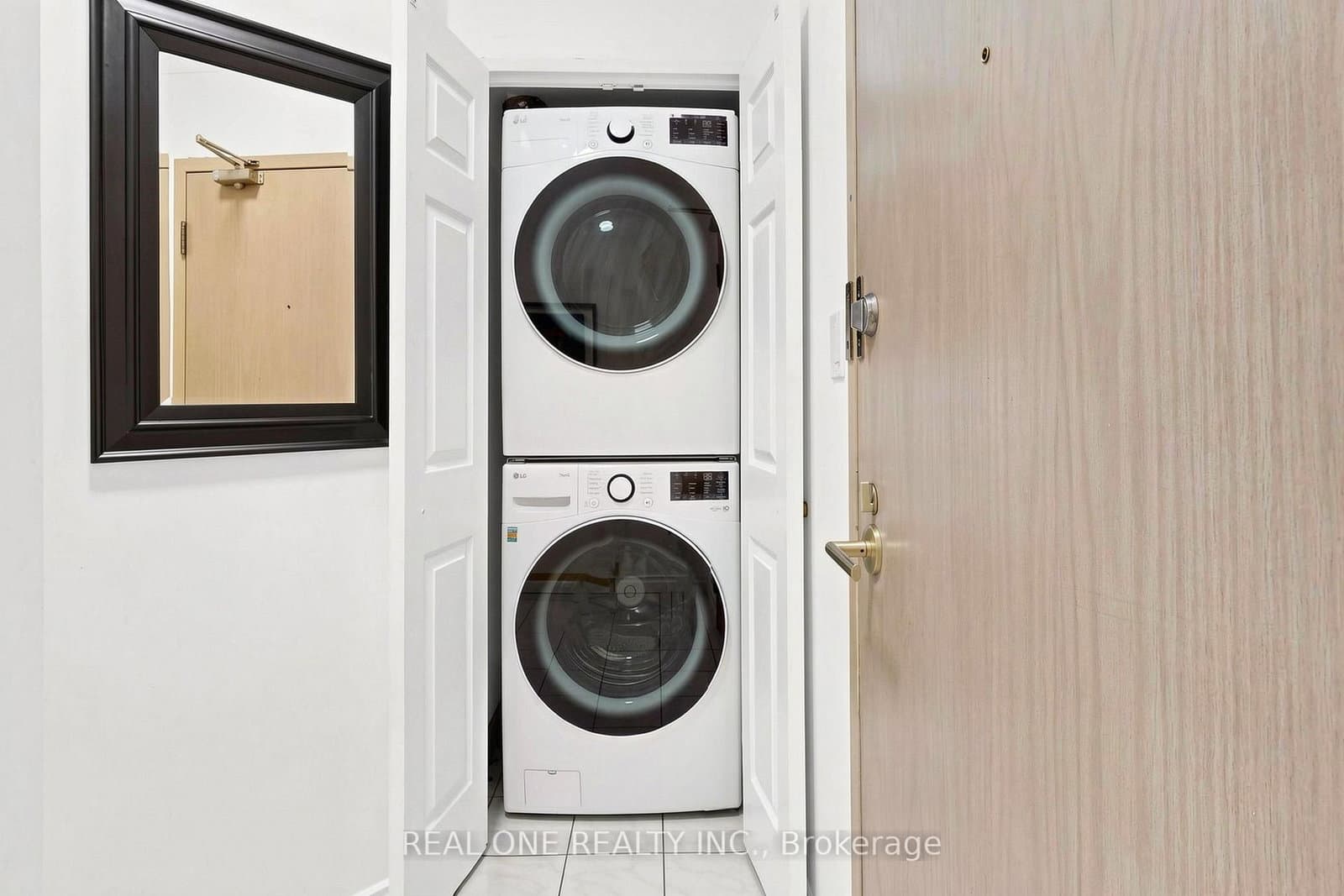 24 Wellesley Street W, Unit 306 thumbnail 42
