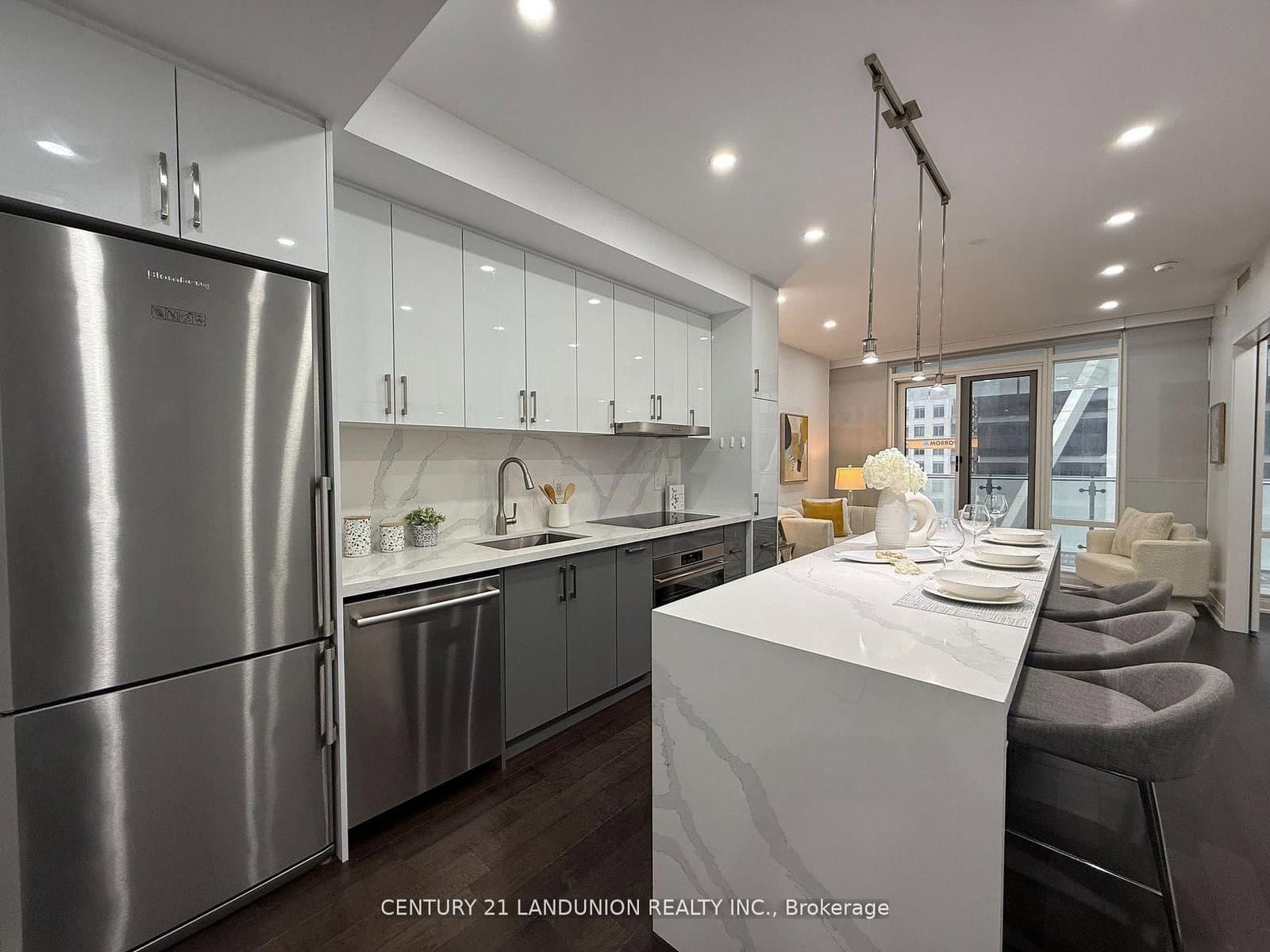 1 Bloor Street E, Unit 1508 thumbnail 2