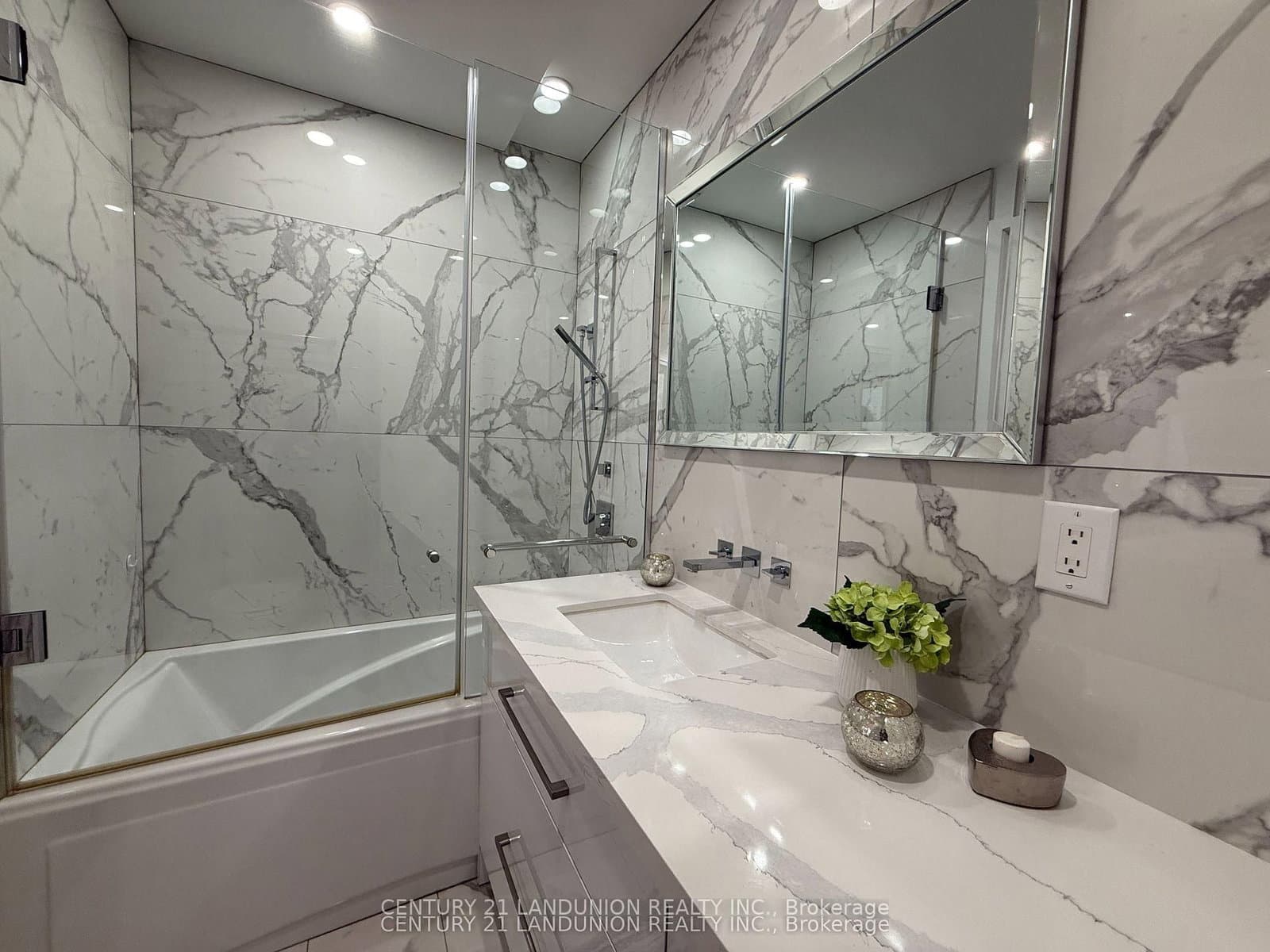 1 Bloor Street E, Unit 1508 thumbnail 20