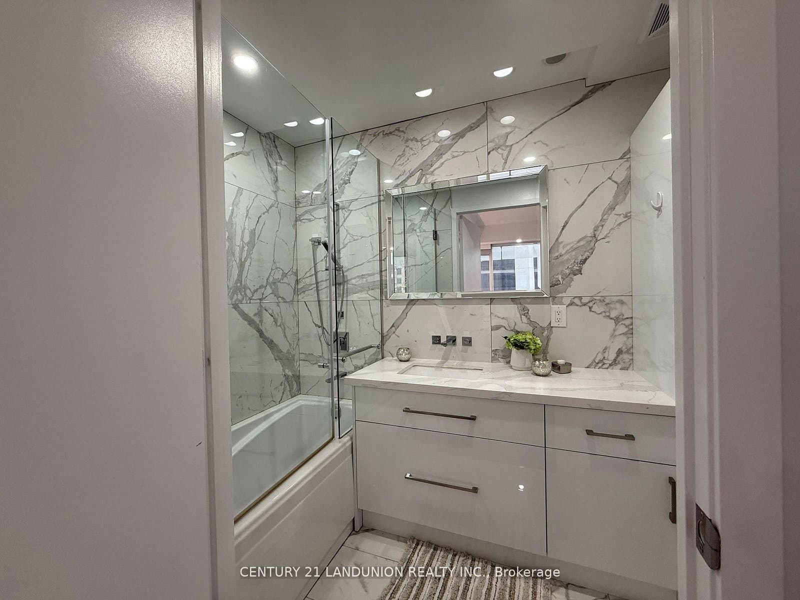 1 Bloor Street E, Unit 1508 thumbnail 22