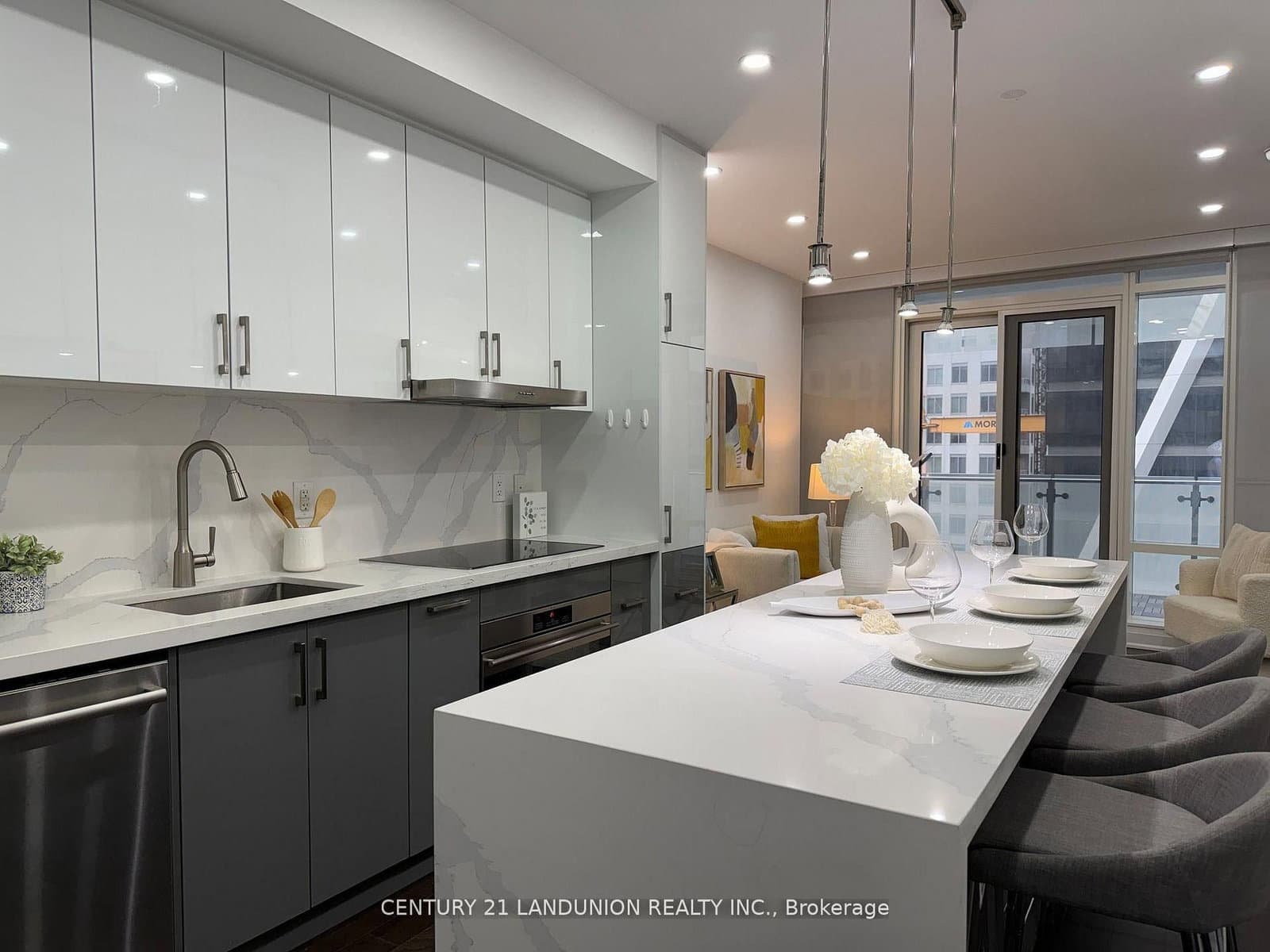 1 Bloor Street E, Unit 1508 thumbnail 3