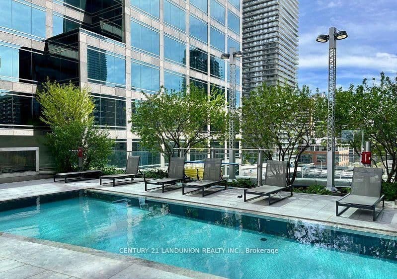 1 Bloor Street E, Unit 1508 thumbnail 32