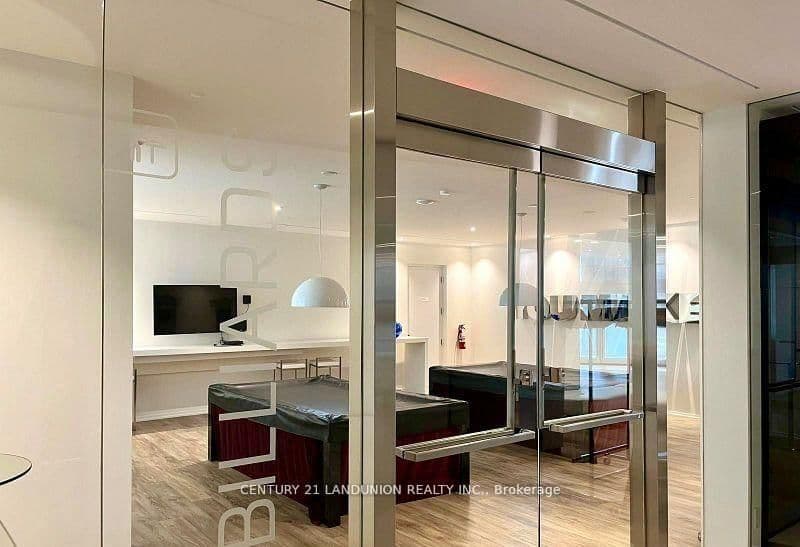 1 Bloor Street E, Unit 1508 thumbnail 38