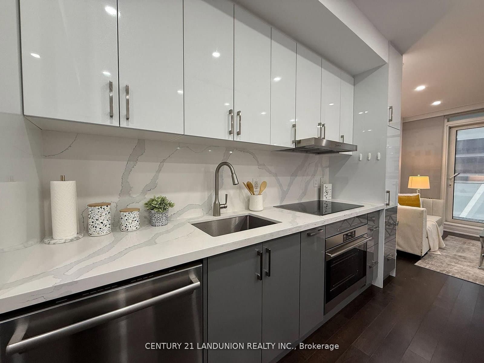 1 Bloor Street E, Unit 1508 thumbnail 4