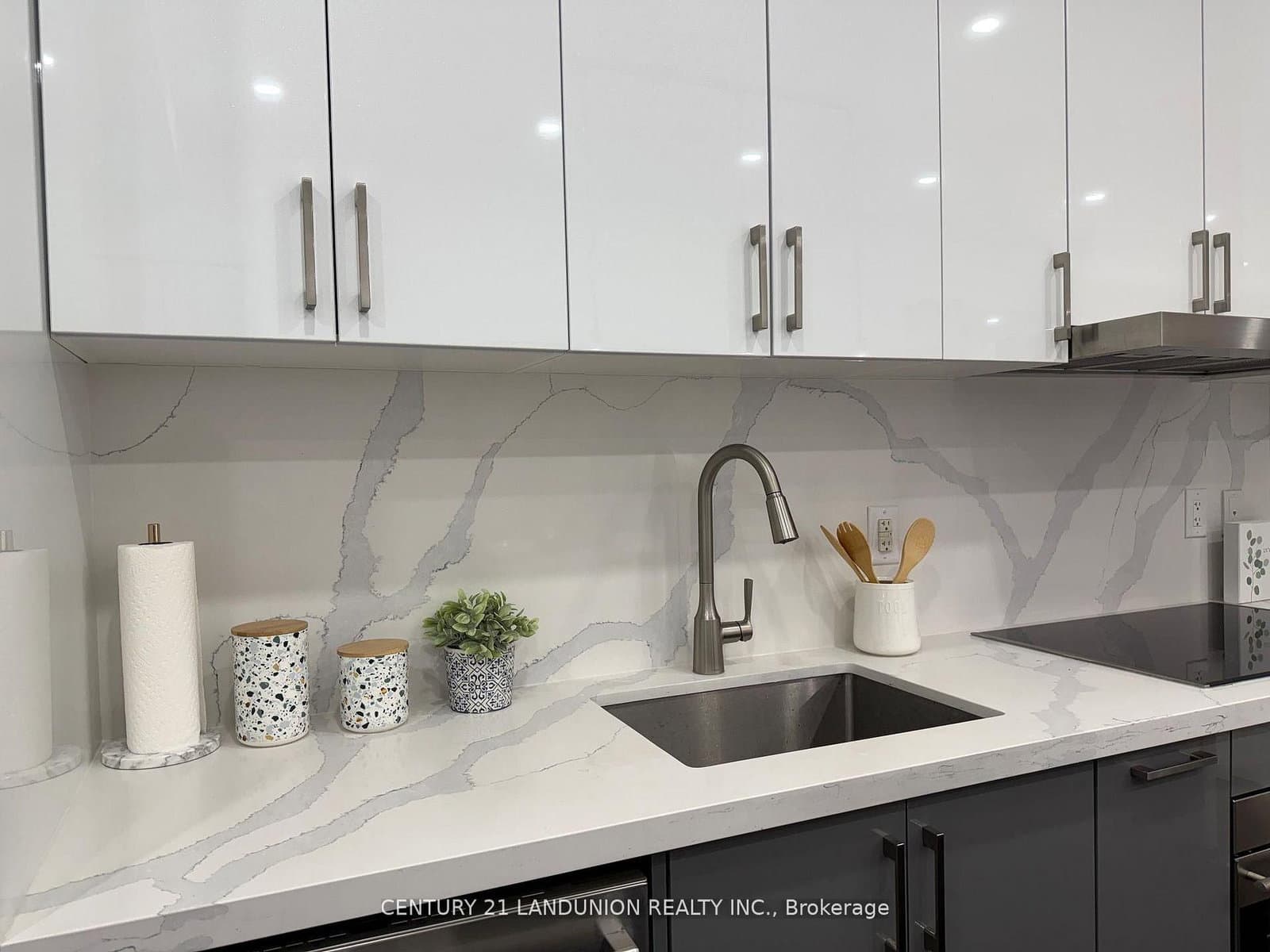 1 Bloor Street E, Unit 1508 thumbnail 5