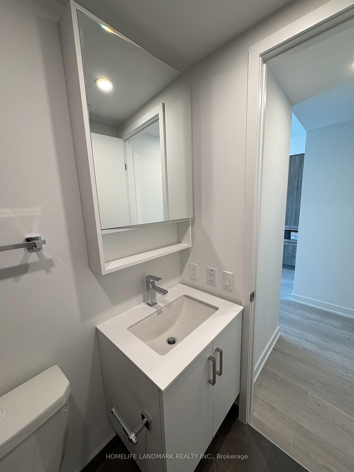 88 Queen Street E, Unit 3712 thumbnail 11